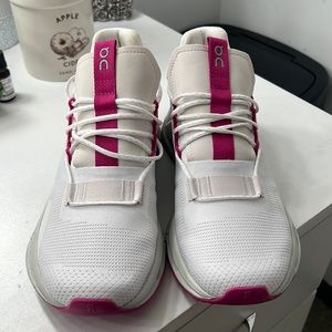 Brand new pink Barbie on clouds women’s size 9